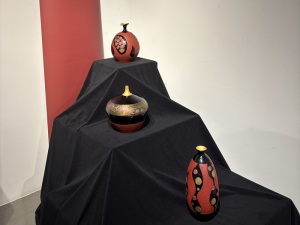 桃園特展│茶氣氤氳、漆光流轉　盧關中以漆藝述說生命哲學！